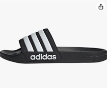 履くだけで、動きも休息も快適に。アディレッタの定番力【アディダス】のスポーツサンダルがAmazonに登場中‼