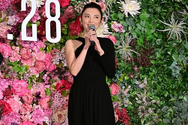 田中麗奈さん。大学生の娘の素行に悩む総合病院の院長夫人・星崎みゆき役