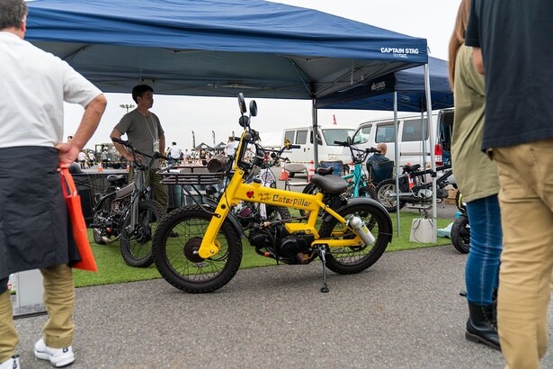 屋外では人気モビリティの試乗もできる