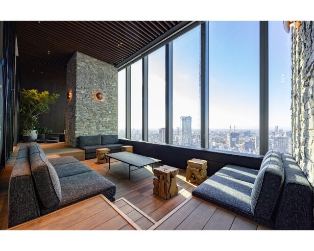 【写真】眺望を楽しみながら自由に働けるワークプレイスの一部