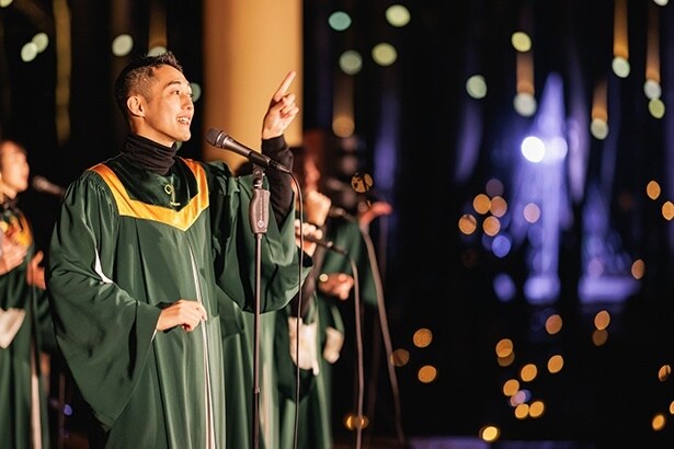 大切な人の幸せを願い歌う