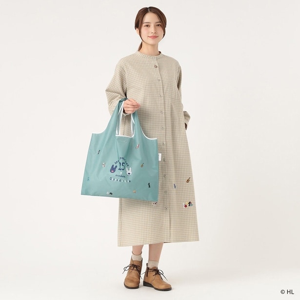 「リサとガスパール刺しゅうワンピース」(7480円)と「リサとガスパールエコバッグ4」(1738円) 