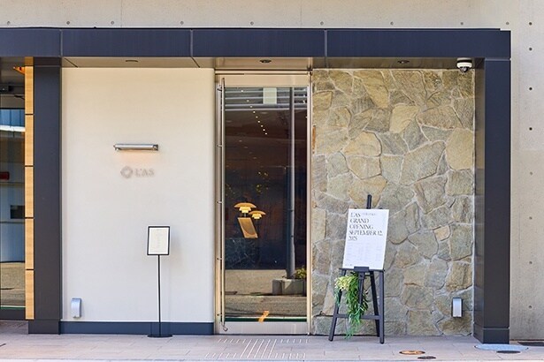 店は西鉄・地下鉄薬院駅より徒歩約2分の好立地