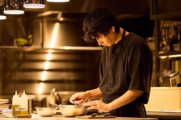 「L’AS福岡」シェフの中島陸さん。東京・丸の内の「フォーシーズンズホテル」を経て、「L’AS」にて5年間腕を磨いた