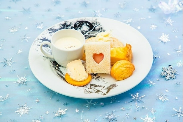 ハート型サンドやキッシュなど、物語の登場人物を思わせるセイボリープレート