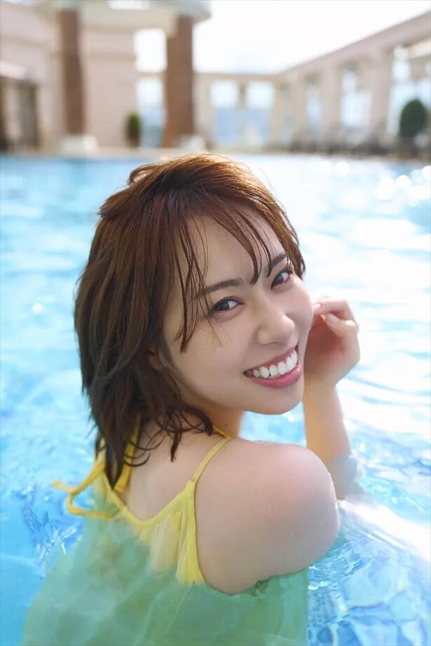 プールでのみずみずしい笑顔 / 伊達さゆり2nd写真集 シルエット