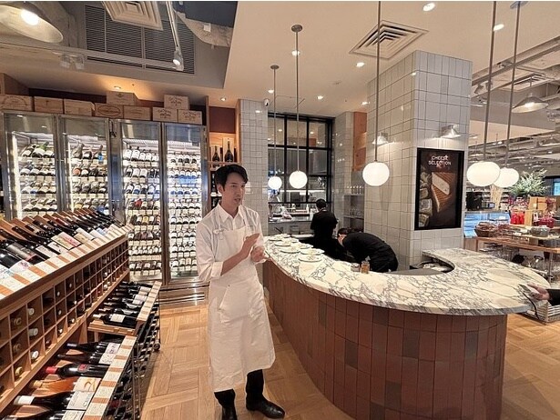 「THE WINE STORE DEAN & DELUCA」に併設するバーカウンター