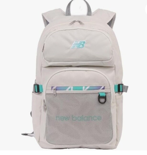目を引くデザイン、頼れる収納力。限定モデルの高機能リュック【ニューバランス】のリュックがAmazonに登場中‼