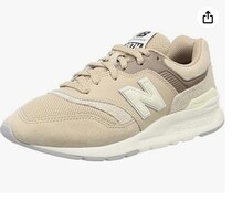 クラシックをまとい、軽やかに歩く。現代仕様の【ニューバランス】のスニーカーがAmazonに登場中‼