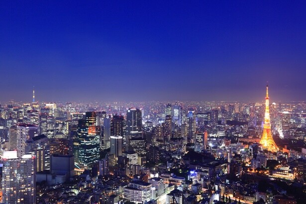 【写真】東京タワーがオレンジに染まり、無数の光が街を包む幻想的な東京の夜景