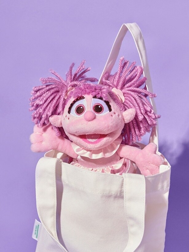 バッグにも入れやすいサイズなので、一緒におでかけも楽しめる