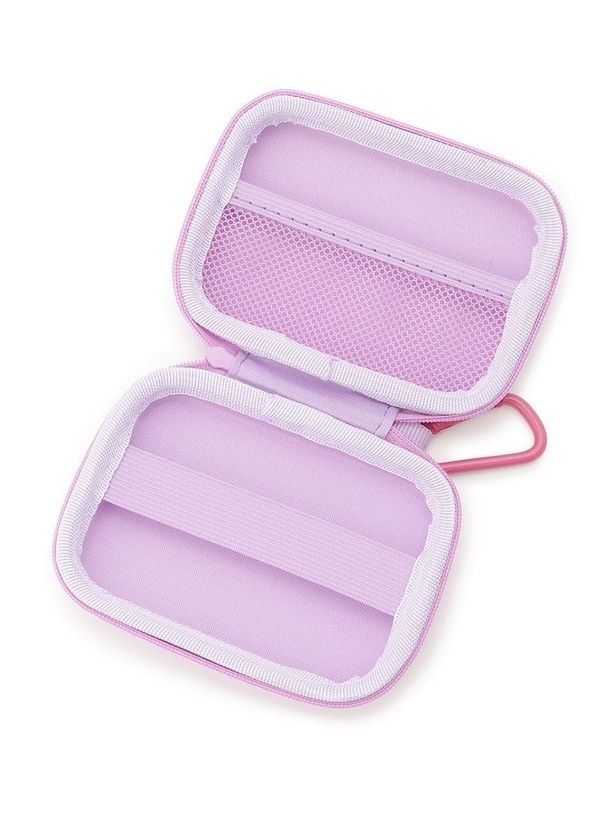 ガジェット小物の収納に便利なメッシュポケットとゴムバンド付き