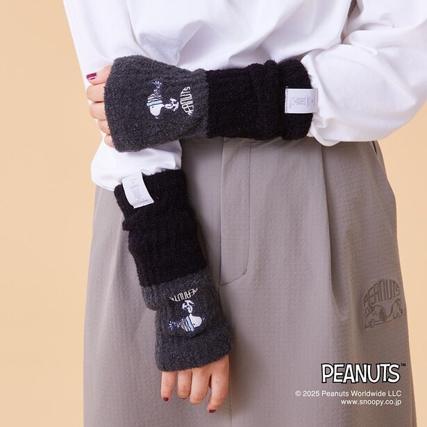 「ブレスサーモマシュマロアームウォーマー(ブラック×チャコール)」(4620円)