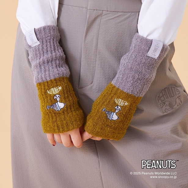 「ブレスサーモマシュマロアームウォーマー(モーブグレー×モスグリーン)」(4620円)