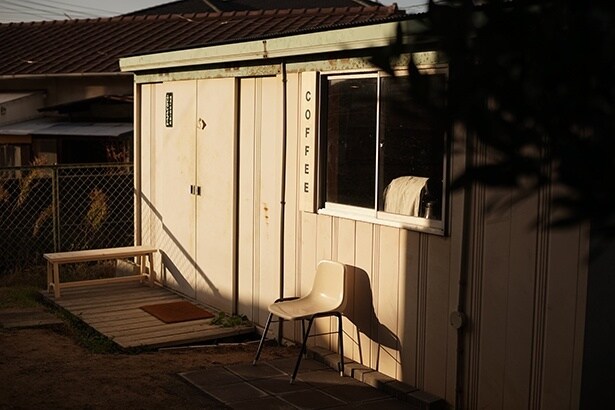 民家の裏庭にたどり着くまでのドキドキ感も、この店ならでは