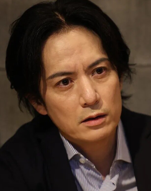 先輩の売れっ子芸人・兼子三郎：佐藤アツヒロ