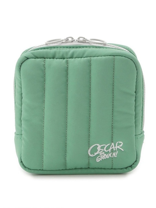 ポーチの裏面は、手書き風サインの刺繍がポイント