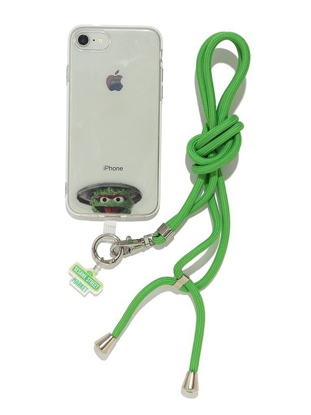 「セサミストリート スマホショルダー」(2750円)の使用イメージ