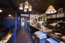 コーヒーで旅する日本／関西編｜ドリップは目の前の人との対話。一期一会の一杯がもたらす、思いがけない世界の広がり。「MAHOU COFFEE」