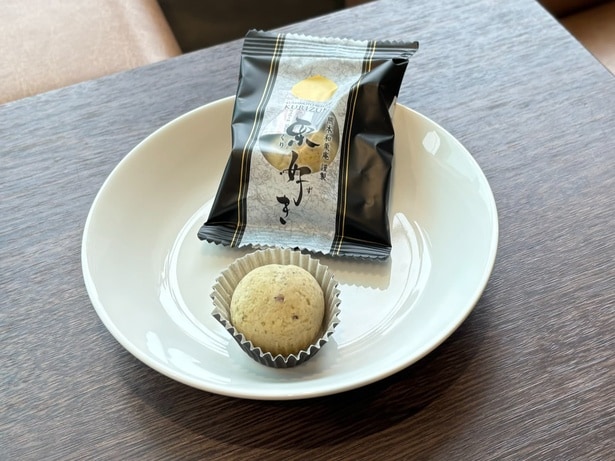 【写真】多くの栗菓子を手掛ける「福田屋」の看板商品「栗好き 6個入り」(1361円)