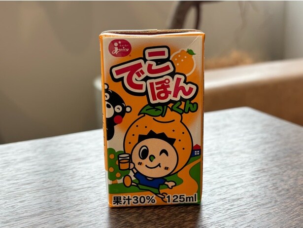 子どもから大人まで楽しめる「でこぽんくん」(90円)