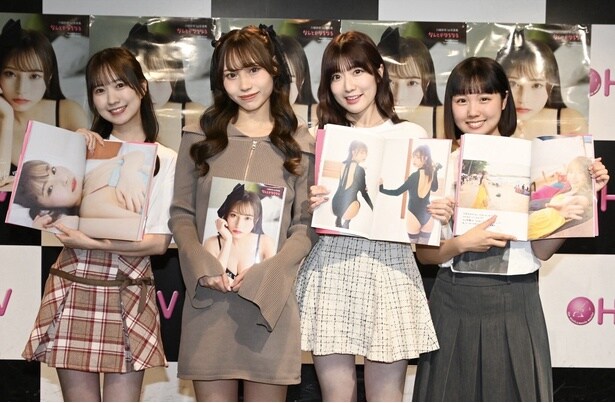 (左から)對馬優菜子さん、曽我部優芽さん、古舘葵さんの3人が応援に駆け付け、お気に入りページを見せた