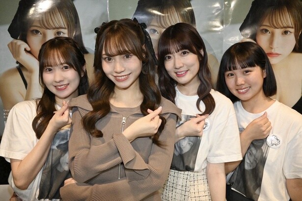 川越紗彩さんお馴染みの“きゃっぴ”ポーズ