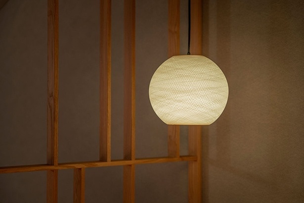 絹糸のランプシェード