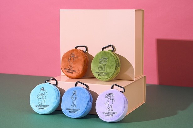 「刺繍チャームポーチ」(各2750円)