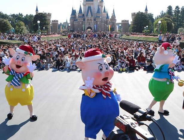 ディズニーのアニメーション映画『三匹の子ぶた』のファイファー、フィドラー、プラクティカル