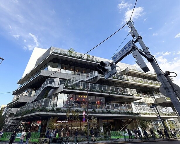 駅前が緑溢れる開放的な印象に