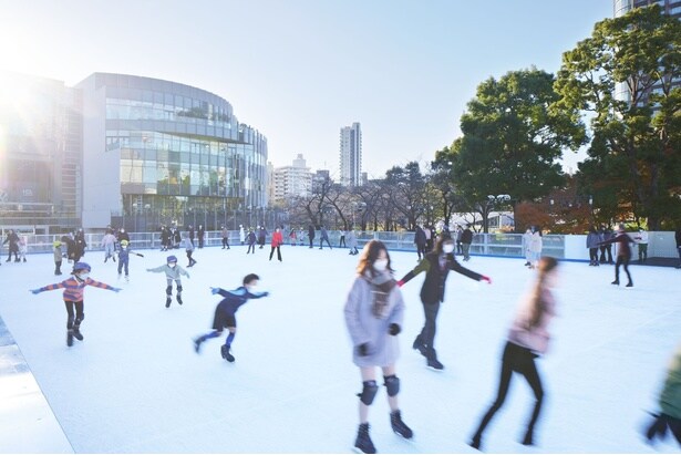 東京ミッドタウンの冬の風物詩「Yunth MIDTOWN ICE RINK」