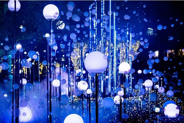 東京ミッドタウン、しゃぼん玉と雪が舞う幻想的なイルミネーション「MIDTOWN CHRISTMAS 2025」がスタート