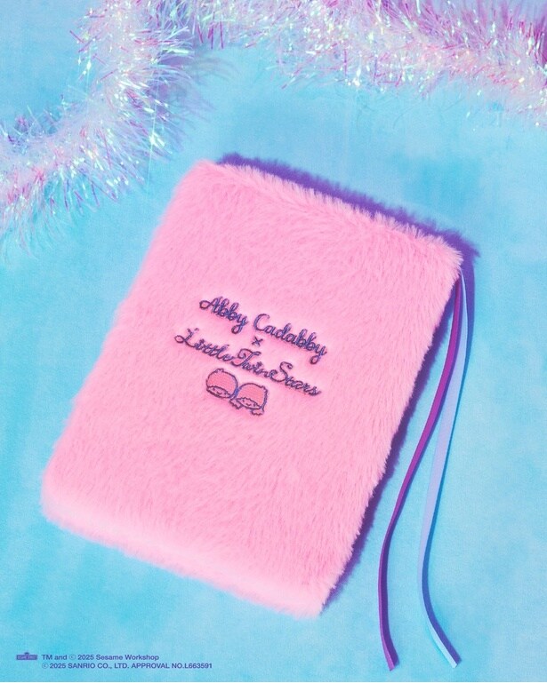 後ろ表紙には、仲良く並ぶキキとララと、コラボレーションロゴがあしらわれている