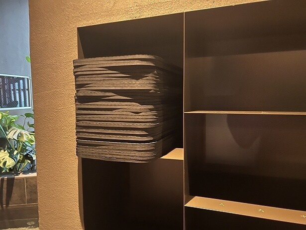 サウナマットを持ってサウナ室へ