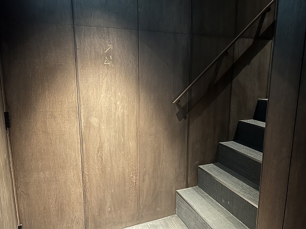 水着に着替えたら階段を上がってサウナへ
