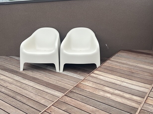 屋上には椅子も設置