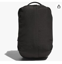 軽くて丈夫、収納上手。都市生活にフィットするスマートバックパック【アディダス】のリュックがAmazonに登場中‼