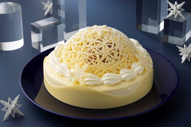 限定20台のクリスマスケーキ「ドーム・ド・ネージュ」(9500円)。2025年11月5日(水)～12月19日(金)の期間中に、電話・来店・東京ドームホテル 公式ウェブサイトにて要予約