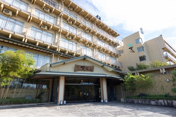 落ち着いた和風旅館の風情にも風格を感じる「天空海遊の宿 末広」