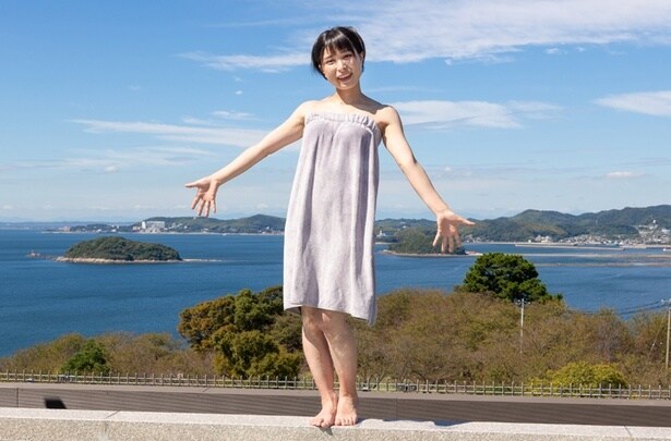 「天空露天風呂 天音の湯」では、裸のほか、タオル着用での入浴もOK。屋上には無料の湯あみ着も用意されているので気軽にレンタルしよう