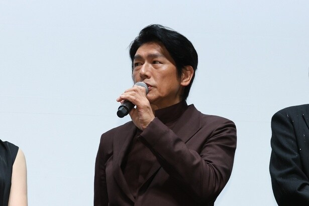 父・真之役の高橋克典さん。「横田選手のエピソードは本当に胸を打つ話」と観客に呼びかけた