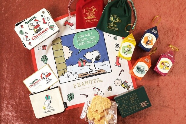 PEANUTS Cafeからスヌーピーデザインのクリスマス限定グッズが登場！豪華6点ギフトボックスやオンライン限定缶バッジセットも
