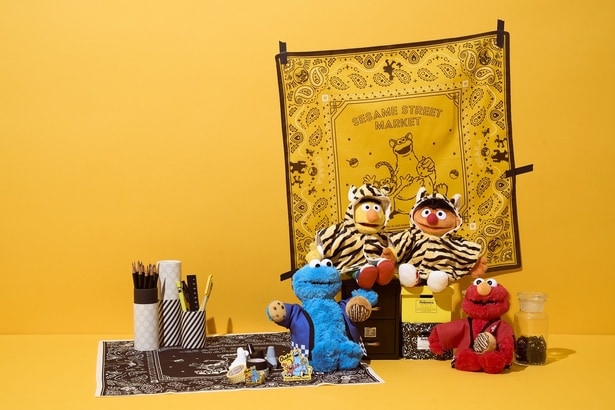 トラコスチュームを着たアーニーとバート、法被姿のクッキーモンスターとエルモ。大阪限定コスチュームがかわいすぎる！