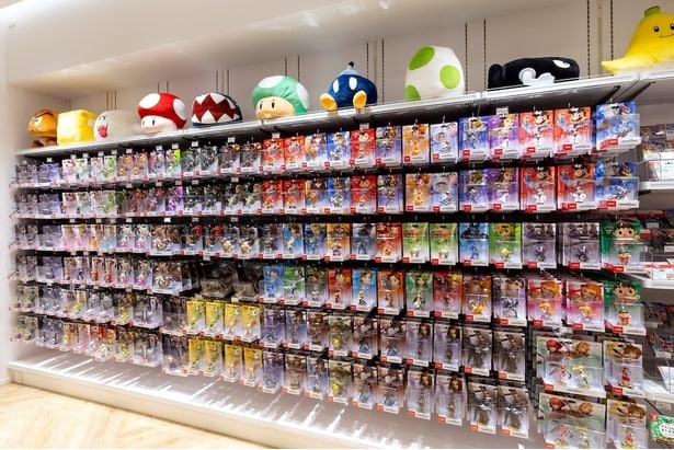 壁一面に並べられたものすごい数のamiibo(アミーボ)