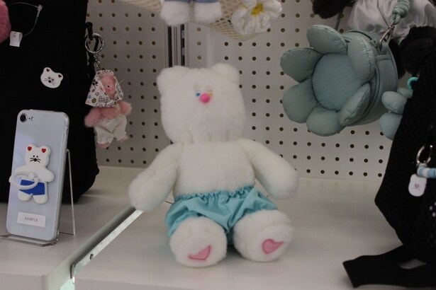 【写真】オッドアイが特徴の新キャラクター「AUDREY」