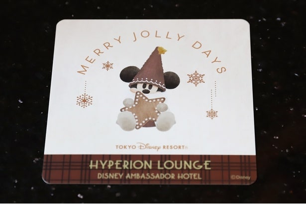 「“ディズニー・クリスマス”スペシャルドリンク」をオーダーするともらえるオリジナルコースター