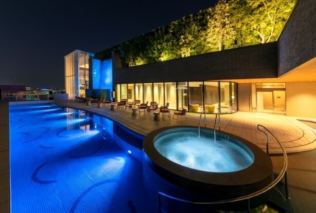 都会のど真ん中とは思えないほど開放感あるラグジュアリー温泉