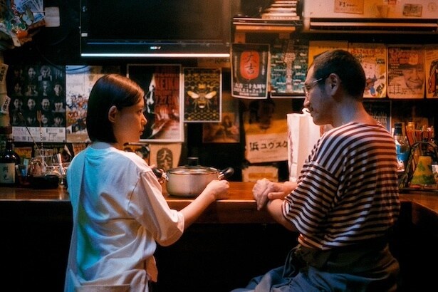 店主・オシン(渋川清彦)が営むBAR「寂寥」は由嘉里の心の拠り所