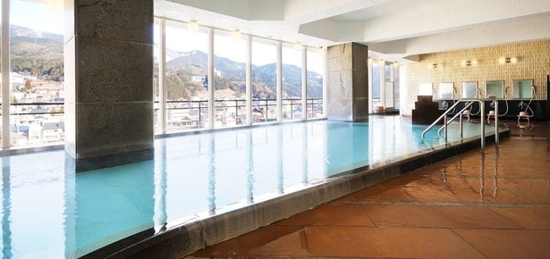 「飛泉閣」9階の「展望大浴場」。日帰り入浴での利用も可能